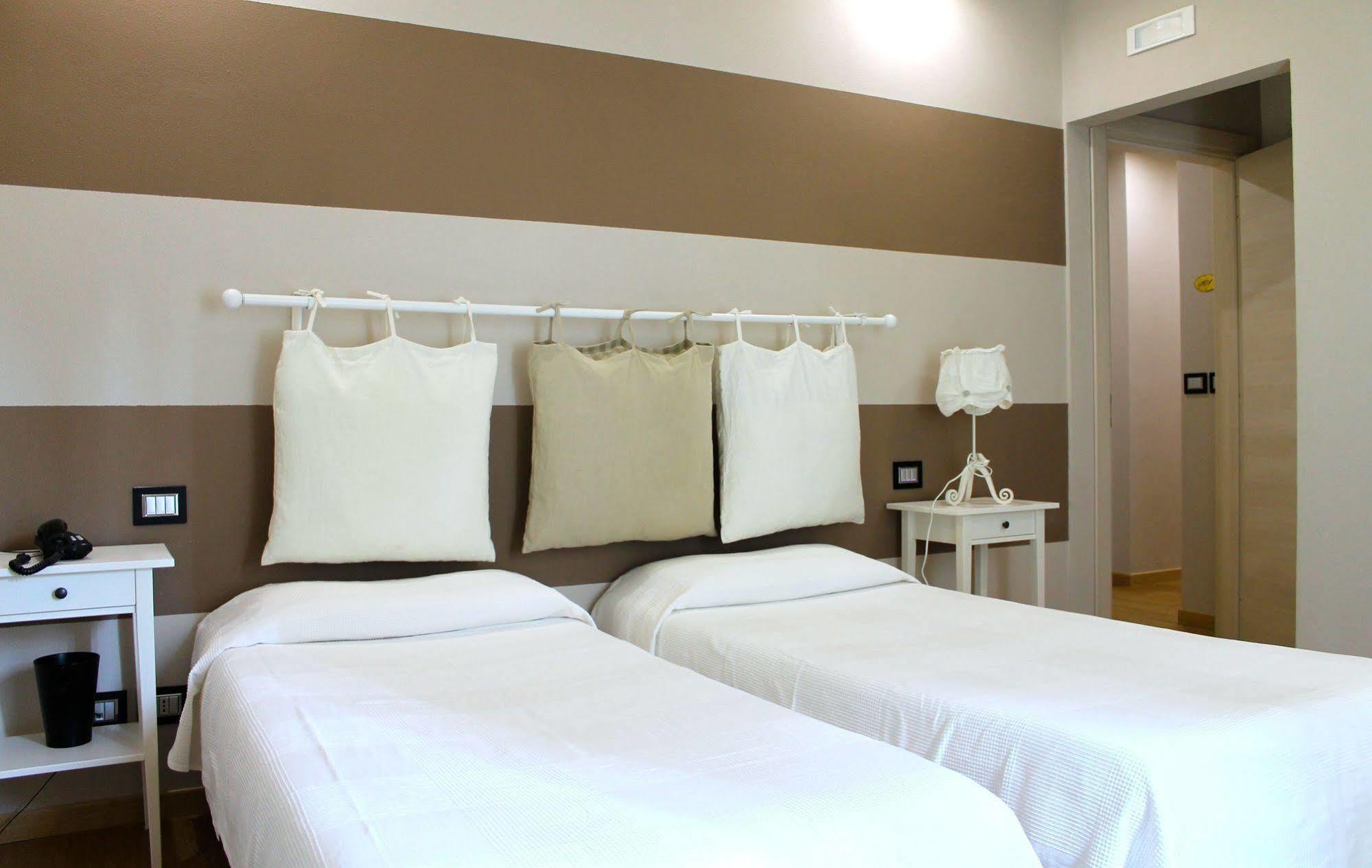 גאבי Albergo Al Castello מראה חיצוני תמונה